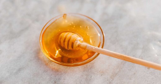 Est-ce déconseillé de mettre du miel dans une boisson chaude ?