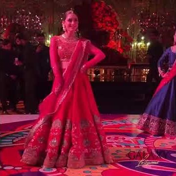 Maya Ali dancing in friend's wedding reception | Maya Ali beautiful dance | Pakistani wedding dance