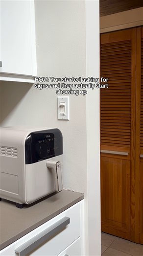 I wasn’t looking for a sign...​ Then the T-fal Air Fryer 1.0 in Oat appeared and said: crispy, convenient, and countertop cute. *Adds to cart.* ​ Je ne cherchais pas un signe…​ Puis la Friteuse à air Infrarouge 1.0 de T-fal en couleur Avoine est apparue et m’a dit : croustillant, pratique et si jolie sur le comptoir. *Ajoute au paniez.* ​ https://www.t-fal.ca/en/infrared-air-fryer-7-in-1-oat.html | T-Fal | Facebook