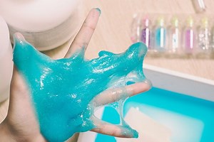 Come fare lo slime: 7 semplici ricette fai da te con o senza colla