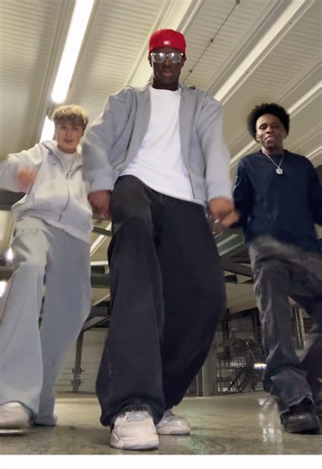 w/@𝑆𝑎𝑙𝑒ℎ 🇫🇷 @Platon #ap💫 #afro #legwork #dance