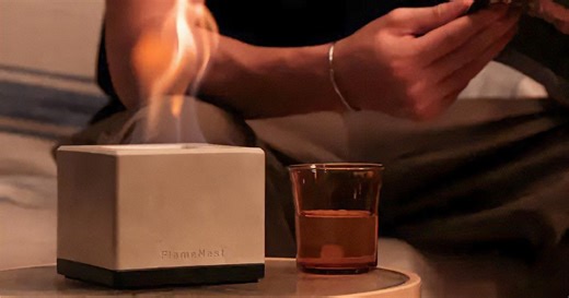 サッとお部屋でプチキャンプ。煙の出ない卓上焚き火台でファイヤーセラピーはいかが？ | ライフハッカー・ジャパン