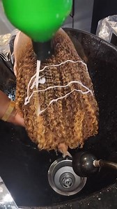 TLC (Tender Loving Curls) 💛 #MatrixAmbassador @haircolorkilla gave this beautiful hair some TLC with our ultra hydrating #FoodForSoft system 🥑. After just one wash, you can achieve maximum moisturization and softness – just like these 🌟! With only the shampoo & mask, your curly & coily clients will leave the salon shining ✨ #Matrix #MatrixHair #HairMask #HairOil #Hydration #AvocadoOil #HyaluronicAcid | Matrix Professional Hair Color & Care