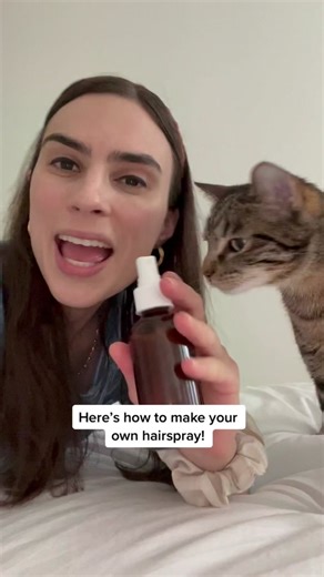 Easy natural hairspray recipe! #fyp #nontoxicliving #homemade #diy #diyskincare #diybeauty #hairspray #hairsprayhacks #learnontiktok #beautytips #sustainableliving #zerowasteliving