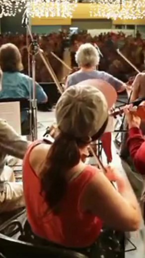 Every year, a dedicated group of volunteers builds an incredible dance floor for Contra dancing at the #NWFolklife Festival. We are endlessly grateful for their hard work and commitment. 🎶💃 Thank you, volunteers! 🙌 Video courtesy of Doug Plummer. | Northwest Folklife