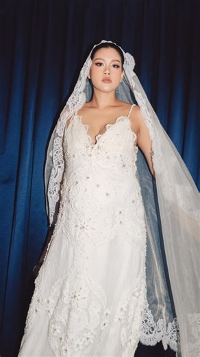 Native Visual | Bali Wedding Photographer — Documentary Style on Instagram: "your wedding photographer vs model bride? @lauraangelinaaa handle these poses easily and gracefully. #NVJKT blessiings area meant ti be protected. Love and life deserve reverence “ - @lauraangelinaaa & @arnoldhirawan . . @nadyaamandastudio @claudiasmakeup . . #jakartawedding #jakartaweddingphotographer #baliphotographer #baliwedding"