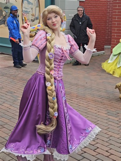 🦎🌼#raiponce #rapunzel #princessdisney #momentmagique #disneylandparis