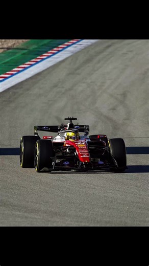 Lewis Hamilton sets the fastest time of testing, 1:16.348 🔥