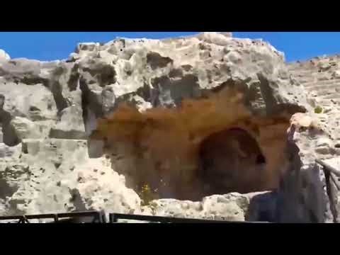 Tra affari politici, indagini fantasma e verità sepolte: direttore eclissato dal sindaco showman