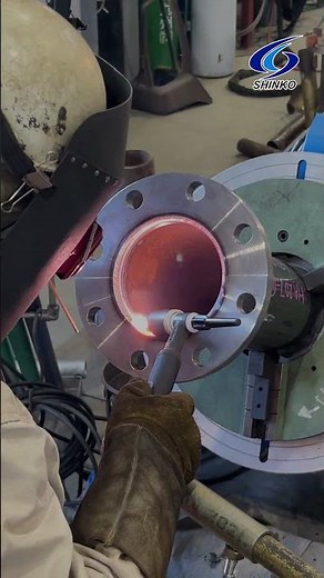 新興プラント工業_すみ肉溶接_Fillet weld_#welding#TIG#CO2#半自動#半自動溶接#溶接#すみ肉#裏波_「大分流通業務団地工場」内での配管製作の仕事作業シーンをご紹介します。