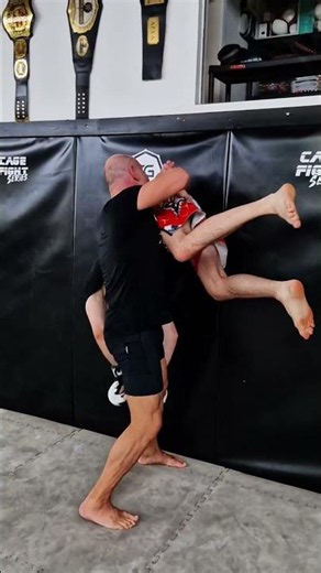Cagewall High crotch technique