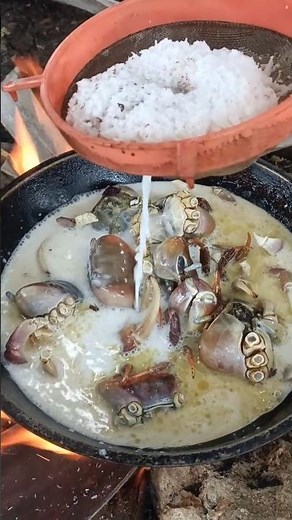 Creamy Coconut Crab Recipe: How to Cook Crabs in Coconut Milk | Rich & Flavorful Seafood Dish