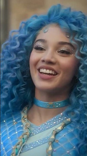 Royalty meeting royalty 👑 Descendants: TheRiseOfRed is now available on @DisneyPlus