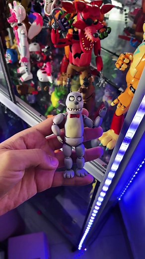 Creación de figuras de plastilina inspiradas en personajes desconocidos