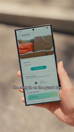 Let’s be real Jet Bot is the one doing the guarding 😅 #Samsung #SamsungVacuum #SmartThings #JetBot #ha *Available on Android and iOS devices. A Wi-Fi connection and a Samsung account are required. Pets recognition is limited to dogs and cats. The ability to recognise your pet may vary depending on the type of animal and the living environment. | Samsung