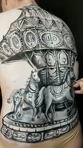 Artist's body painting creates incredible illusion