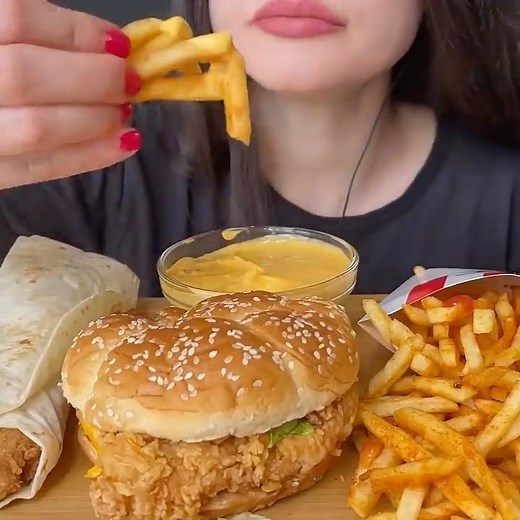 ASMR KFC FOOD *FRIED CHICKEN BURGER/SANDWICH + SPICY FRIES MUKBANG | EATING SOUNDS #shorts