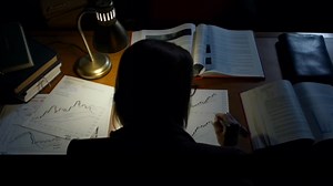 While most traders chase headlines, charts, and rumors… The quant...