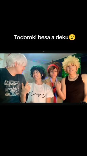Todoroki besando a Deku - Momentos cosplay emocionantes