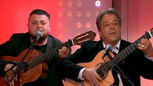 Chico and the Gypsies interprètent en live 'Bamboléo', single emblématique des Gipsy Kings - RTBF Actus