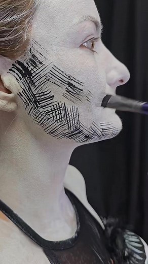 Real life drawing 🎨 with bodypaint | Fine Art, Bodypainting & Airbrush Make-up / bodyart by Lana Chromium