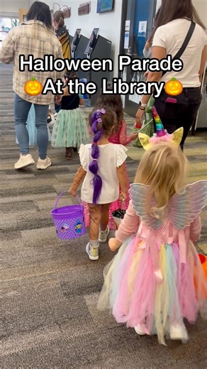 Halloween Parade at the Library🧡🎃 #library #halloween2025 #halloween2025 #halloweencostume #spookyseason #Halloween #halloweenfun #halloweendecor #fall #october | AH HA Explorers