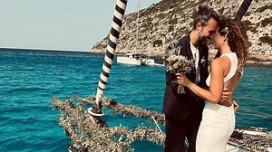 Mar y montaña: las dos bodas de Laura Madrueño y Álvaro Puerto
