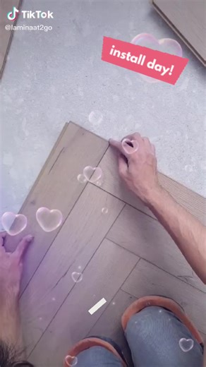 Installing our COREtec® herringbone floors is child’s play! 🤩 Credits: @Laminaat 2Go #herringbone #coretecfloors #mycoretecfloor #coretec #herringbonefloors #diy #floor #newfloor #flooringinstallation #renovations #diyfloor