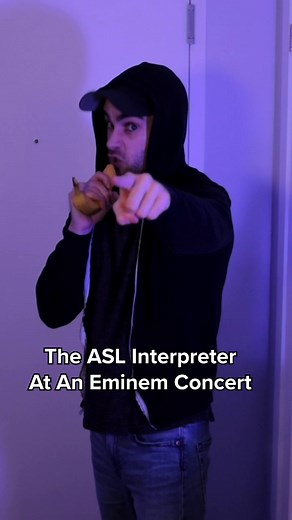 The interpreter that can handle this song is a god 🙌🙌🙌 ..#eminem #rapgod #asl #aslinterpreter #deaf #deafcommunity #deaftiktok #comedy