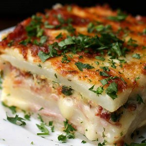 ★ LAYERED HAM & CHEESE POTATO BAKE ★ FULL RECIPE IN THE COMMENTS BELOW! Get more recipes - Quick and Easy Recipes - Delicious Food - Best Cooking and Recipes App: # iOS App: https://goo.gl/tMQya3 # Android App: https://goo.gl/0oEhiZ | Tasty Food