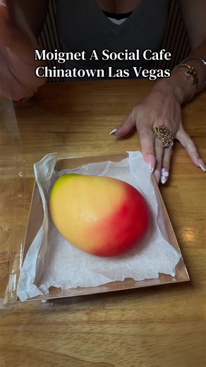 One of the most unique dessert spots in Las Vegas is hiding in Chinatown! 👀 Moignet A Social Cafe is mixing Japanese and European flavors with some seriously creative treats — including their signature mochi beignet, viral mango pastry, fluffy chiffon sandos, matcha drinks and more. 🍵🥭 Come for the viral desserts, but there’s a lot more here worth trying. 📍 Moignet A Social Cafe — Chinatown Las Vegas #LasVegasFood #VegasEats #ChinatownVegas #LasVegasDesserts #JapaneseDesserts