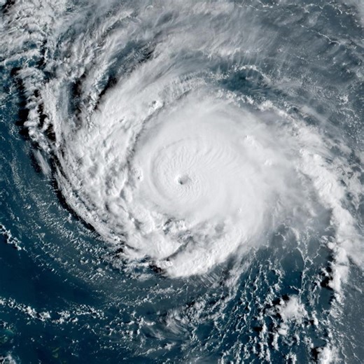 🌀 Hurricane #Humberto is now Category 5. Winds 160 mph, pressure 925 mb. | Zoom Earth