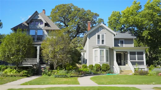 Freezing a neighborhood in time comes at a cost