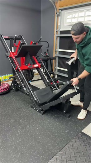 27” adjustable aerobic stepper with 3 height settings (4”, 6”, 8”) and 4 risers