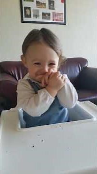 Early signs of autism, handflapping