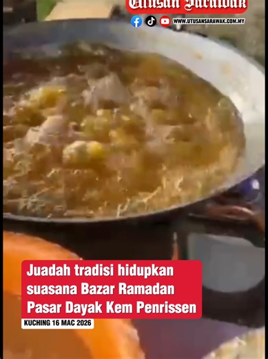 KUCHING: Bazar Ramadan Pasar Dayak Kem Penrissen kembali meriah tahun ini apabila kehadiran pengunjung yang berpusu-pusu datang mendapatkan juadah berbuka puasa melebihi jangkaan para peniaga. Penjaja bazar, Imelda Jane Paukin, berkata peningkatan jumlah pengunjung setiap tahun menjadikan bazar tersebut semakin hidup dan menjadi tumpuan masyarakat setempat. “Alhamdulillah, sambutan tahun ini sangat luar biasa. Setiap tahun pengunjung semakin bertambah dan suasana bazar ini semakin meriah,” katan