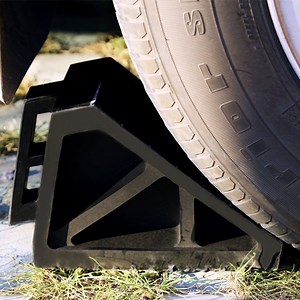 [Hot Item] Rubber Wheel Chock Wheel Wedge Rubber Chocks with Handle