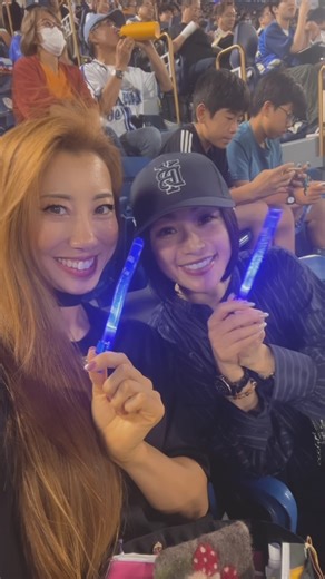 Yuri Yasui 🇯🇵IFBB BIKINI安井友梨 on Instagram: "のりぴーは、私の永遠のヒロインです☺️大好きな人。 真の人生の楽しみ方とは？ 「自分の存在が喜ばれているという喜びを、実感しながら生きて行く」ということ。これが一番楽しい人生の過ごし方 周りの人に、「あなたがこの世にいてくれて嬉しい」と言ってもらえる。それが喜びであり、楽しみであり、幸せだと感じる日々を送ること🥹✨まさに、のりぴーなのです🥹✨ ハマスタ、めちゃくちゃ楽しい😃超満員✨ファンの皆様を想うエンターテイメントが、盛りだくさん！ チームとファンの皆様との繋がりが素晴らしい❤️❤️ 勝つこともファンサービスですが、ファンの裾野を広げるためには、それ以外の、ファンサービスが必要だということをベイスターズは教えてくれます😭😭🤝 人生の記憶に刻まれるような、いい時間⏰✨ 人生はどんな人と出会い、どんな美しい言葉に触れ、 どれだけ純粋な美しい想いで過ごすかだなあって😭✨✨思わずにはいられない幸せで、大切な一日になりました🤝 素晴らしい1日を、ありがとうございました😭😭 @nori