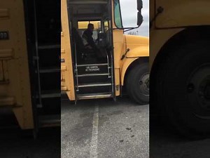 2006 IC CE200 Start up and Pull off. Bus 176