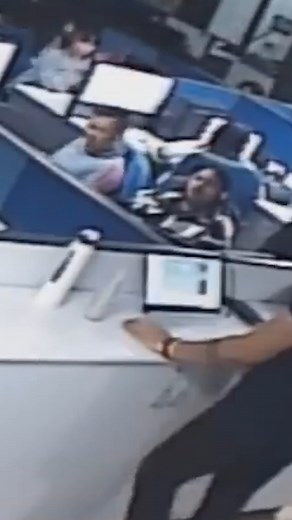 TheScamTroller on Instagram: "scammer falls for this EPIC PRANK"