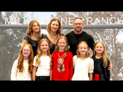 “Inside the Busby Family’s Peaceful Christmas at Milk & Honey Ranch”