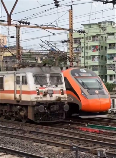Parallel Running Orange VandeBharat & WAP7LOCO #indianrailways #train #parallelcross #wap7locohonk