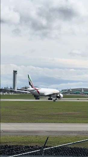 Boeing 777F Emirates Cargo Takeoff | Paine Field Everett Washington 🇺🇸 #aviation #airplane