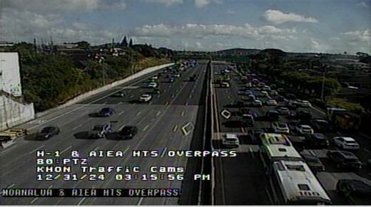 Holiday traffic nightmare: Crash temporarily shuts down H-1 Freeway