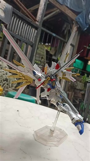 HG Mighty Strike Freedom: Discover the Gold UV Glow