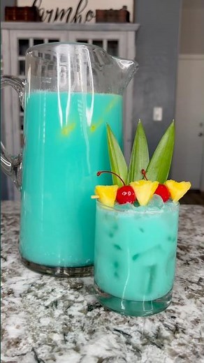 Blue Hawaiian Party Punch!🌺🍹