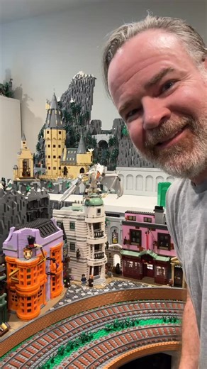 Mark Segedie on Instagram: "Bending LEGO? It’s possible and easy to do. #lego #legos #legoideas #legoinspiration"