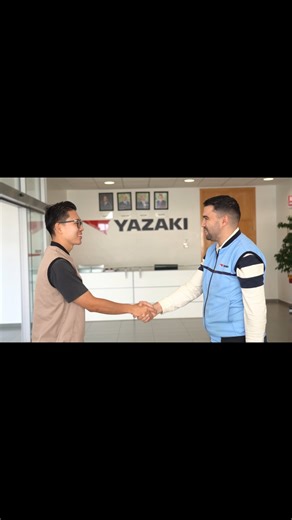 矢崎総業株式会社【公式】 on Instagram: "【YAZAKI 海外現場実習 in モロッコ 〜ものづくりの原点を体感する1年〜】 YAZAKIでは、新入社員への製造現場実習として、１年間の海外現場実習も行っています。 海外現場実習では、製造現場でものづくりの原点を体感するリアルな経験で、真の成長をサポートしています。異国で暮らし、学ぶことで、グローバルな視点を持つ人材へ成長しています。また、実習生が学ぶだけでなく、日本文化を海外の仲間へ伝えて相互学習をすることで、強いチームを築いています。 「実際にやってみること」そして「何にもとらわれない素直な心で考えること」を大切に One for All,All for One.の意識で現場実習に取り組んでいます。 #yazakigroup #yazaki #矢崎 #矢崎総業 #矢崎エナジーシステム #矢崎グループ #研修 #グローバル人材育成 #海外研修 #製造現場実習 #新入社員研修 #異文化交流 #チームビルディング #国際交流 #企業研修 #人材開発 #グローバル視点"