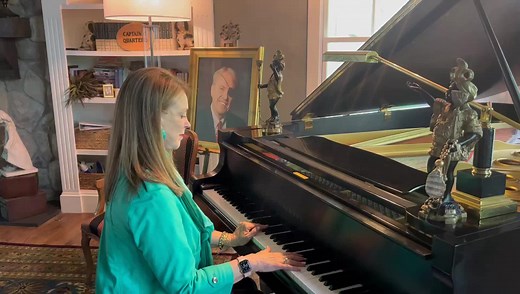 To God Be the Glory Praise the Lord, praise the Lord Let the earth hear His voice Praise the Lord, praise the Lord Let the people rejoice O come the the Father through Jesus His Son And give Him the glory Great things He hath done. | Shelly Hamilton