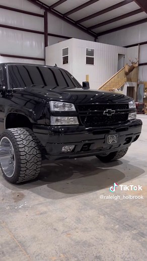 Chevy Silverado 2500 HD 22x14 Hostile Wheels - Truck Spotlight